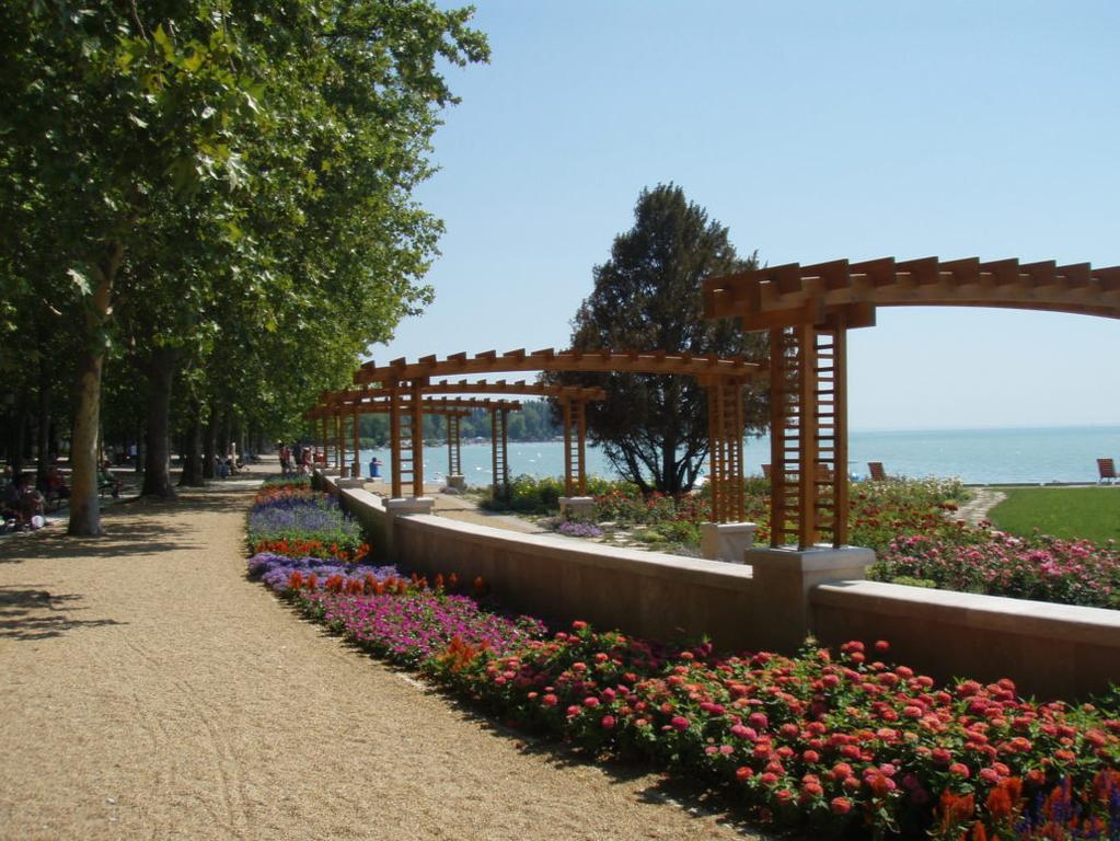 Holiday Exclusive Apartman Balatonfured Exterior photo